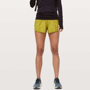 Lululemon Hotty Hot Short II *2.5" Golden Lime Size 8